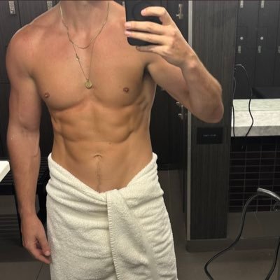 Hung lawyer. hmu for collabs/fun 😈 No random RTs or stream of conscious rants - all hot legal content https://t.co/KiIjG2mGWH