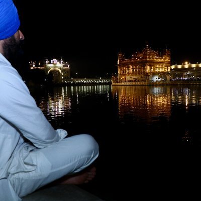 ਮੀਂਹ ਫੁੱਲ ਉਗਾਉਂਦਾ ਹੈ, ਗਰਜ ਨਹੀਂ।