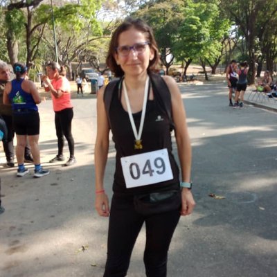 Caraqueña, Profesora de la Universidad Simón Bolívar, Ornitóloga y fanática del running!