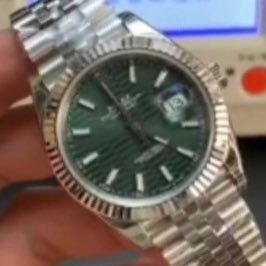 Sell super clone watches. It also sells clothes, bags, shoes and jewelry.
