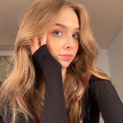 OsinskiCecilia's profile picture. "Experienced runway model known for my confident stride and ability to command the catwalk. With a background in dance and theater, I bring grace, poise