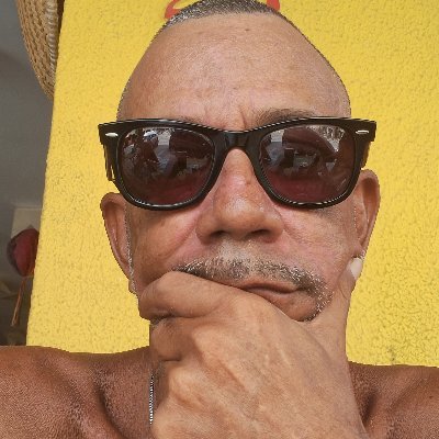 Carioca⬆️⬇️apaixonado por praias,cachoeiras,trilhas e espaços nudistas.
🇧🇷 🇫🇷 🇬🇧 🇦🇷
insta nuturistario
Perfil de conteúdo adulto 🔞