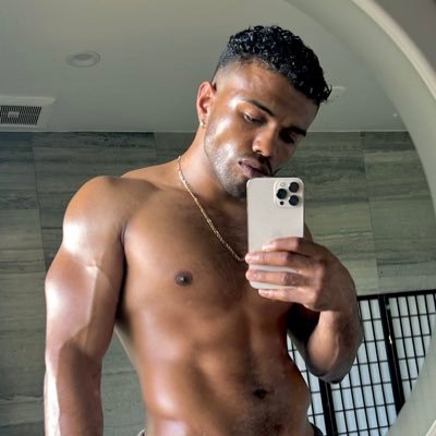 Discreet guy who that runs a Fanpage for Troy Francisco (@MrExperiencee) Porn/Sex Scene Lover! Love good ass Gay and Straight Porn