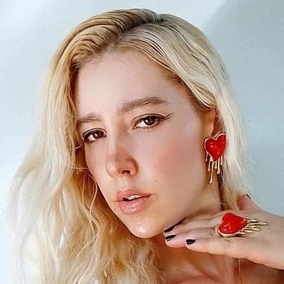 AndreaHatfield_'s profile picture. Im Farmer,I work with bulls,bufalos & auctions🔨
Im graduated🎓to gym coach.Austrian offspring,I've 1.65 tall.👠