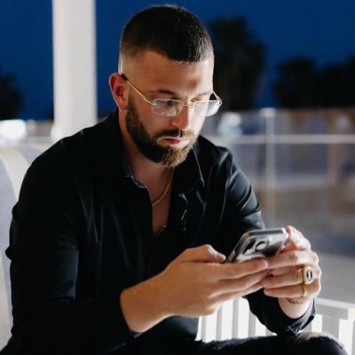 Entrepreneur | Crypto trader | Coach
Helping other’s break free from the 9-5 grind 💼