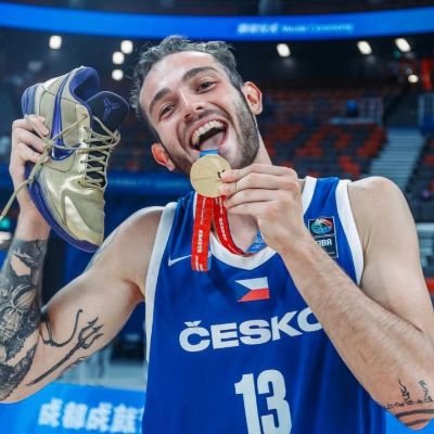 6’6 Forward ⛹️ #uncommited 
@gbacademyeu Alumni💯
@chengdu2021 Champion 🥇🏆
Transferportal- Available