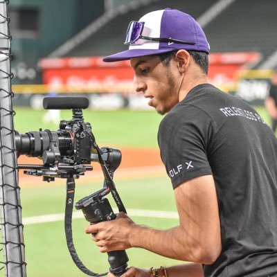 Hola. Mi nombre es Juan. 🇻🇪🇲🇽🇺🇸 “el capitán”, I made a baseball documentary ⚾️ now I make videos for @fivetool. freelance videographer in DFW area 📹