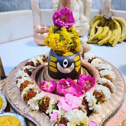 जैसे सभी नदियां समुद्र में मिलती हैं, उसी प्रकार सभी गुण अंतत: स्वार्थ में विलीन हो जाते हैं।