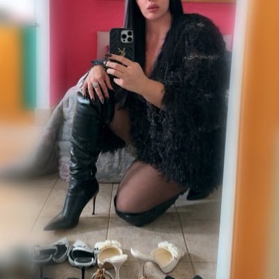 Financial Dominatrix💸. Hipnotist Queen👑. Based in Rome🏛️. Real and virtual❤️ For my Telegram 👉https://t.co/11f1vnFn34
