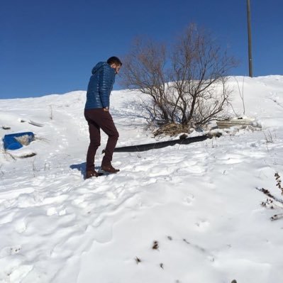 “Dîroka weşartîmê”Kürtçe düşünür,Kürtçe yazar (Ez zarokê kurdim. Zimanê paşila dayîka mê.