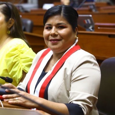 Soy una mujer de bases sociales, dispuesta a trabajar y luchar por mi pueblo desde el lugar donde me encuentre. Reafirmo mi lealtad a mi partido Fuerza Popular.