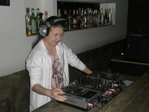 ola tudo bem com voces 
meu nome é flavia 
moro em sao paulo
sou dj