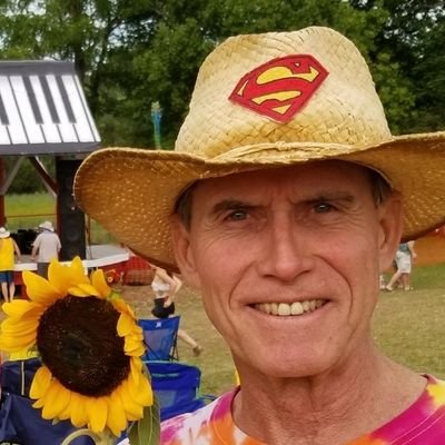 Love to travel, adventure, sailing, helping others, entrepreneur
