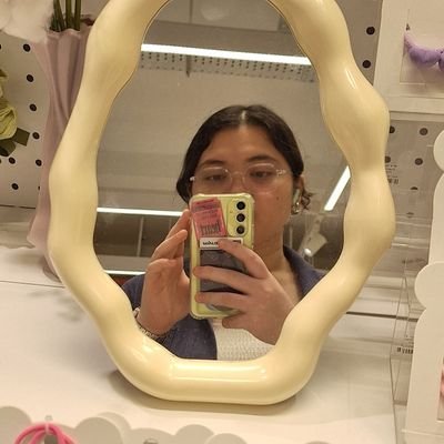 juliennenaps's profile picture. cluelessly wandering | yearner final boss | gagi wag