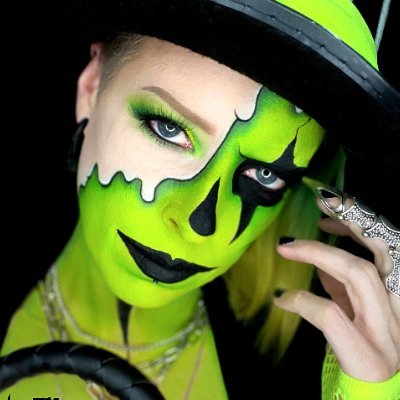 Body Painter ¤ Horr-ore ¤ 
Graphic Artist ¤ Puppet Master Freak ¤