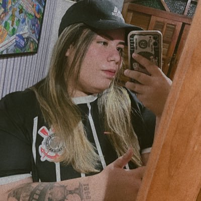 estudante de sistemas de informação, corinthiana, player de valorant e amante de GOT