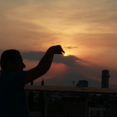 PapiBreaker's profile picture. Dado que la luz viaja más rápido que el sonido, muchas personas parecen brillantes hasta que las escuchas.