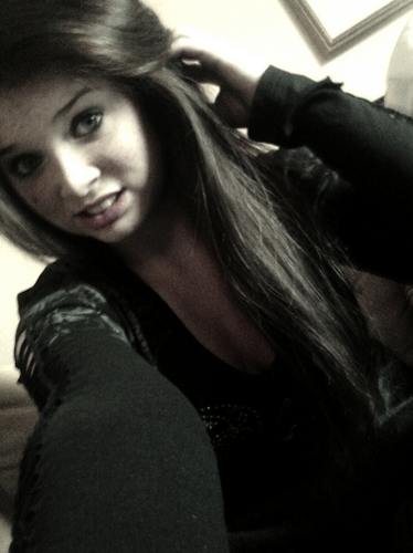 iFollowBack0143's profile picture. I'm a heart break away from death.. Oh and I follow back;)