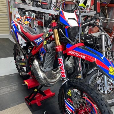 teamrexpower's profile picture. 基本的にscooter乗りがオフロードにハマったお爺ちゃんです。 バイクはマジェスティ250、シグナス、CRF150L、22モデルBETA X-trainer250改300、25モデルTRRS ONE RR300