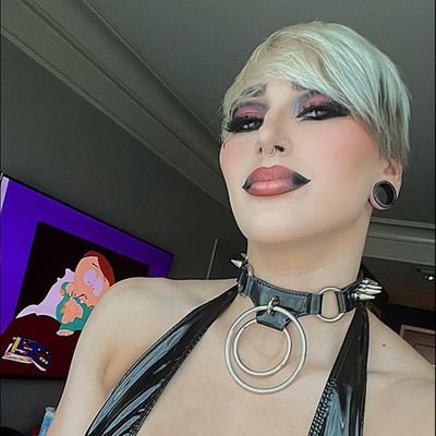 xWatchMeWin's profile picture. 