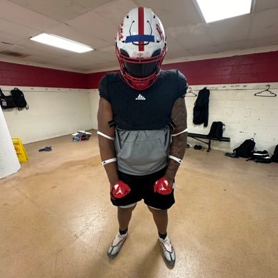 6’4 305 DT  @red_raven_fb #JUCOPRODUCT ❤️. 🦍 .🇭🇹