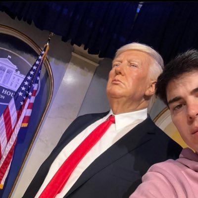 LauCorral01's profile picture. shut up macaya.