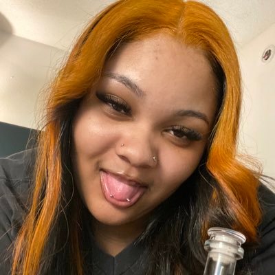 that girl with the pretty face and orange hair🫶🏼😛