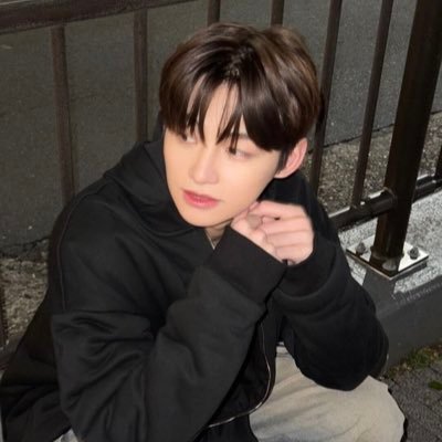 HAN JIHOON • ALWAYS CONNECTED | 마치 하나처럼 들려 ʚ♡ɞ⋆ 𐙚 the perfect impression is getting attached to this girl.
