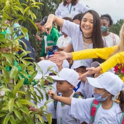 Ex Secretaria de Medio Ambiente de Medellín Activista Ambiental 🌿 Animalista - El cambio abraza la primavera. ✨🦋🌻🐶💕🧘🏽‍♀️