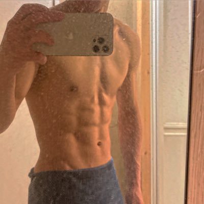 tkooooox's profile picture. 167.62.23/ 🇯🇵 / 凹4凸6 /短髪 /