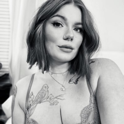 Insanely hot mental health guru, who gets naked sometimes 🍓 https://t.co/RmcLIpLUgN