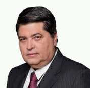 54 anos quase quarenta de jornalismo.Comecou no radio, e depois foi para a televisão, onde descubriu uma realidade que quase nao cabe na telinha.