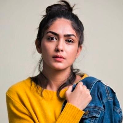 perfectly average insaan | mrunal thakur 🫶