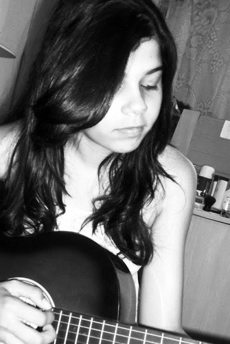-  Nunca troque o que mais quer na vida por aquilo que mais quer no momento. Momentos passam, a vida continua;*