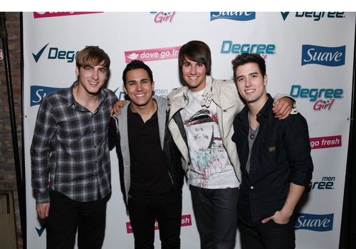 i sing gorgeous i love big time rush and best day ever was when i heard them sing acapella i love you BTR i want more acapella's