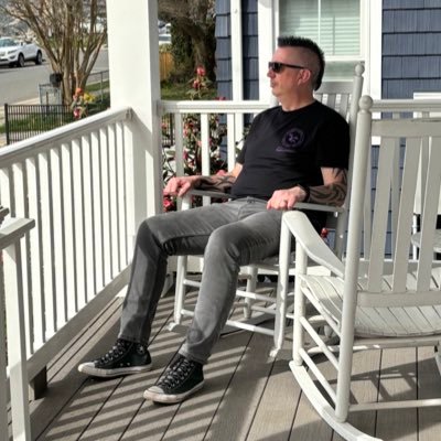 SaintLarry's profile picture. A Saint in Chiefs clothing. Loving life in sunny Devon. Redefining 'Happy as Larry' on a daily basis.