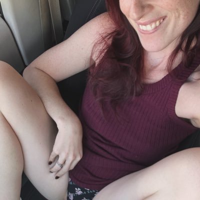 Mom of 4, Art teacher. gamer, lover of Harry Potter . WAP 3.5 according to the Simpson scale🤣. BJ Queen 😈. I show my face  😊 👇🏻 DM for premium SnAp