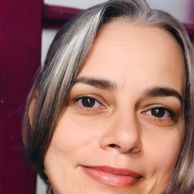 Estou posicionada a esquerda, falo sobre política e assuntos atuais, inclusive BBB 🤷♀️