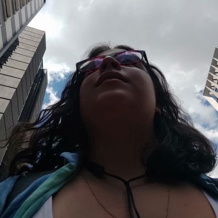 Entre os altos e baixos da vida, eu tropeço em todos.