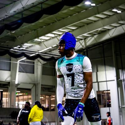 26’ Wide Receiver @ DeMatha Catholic HS / 4.3 40 time / Track Runner: 100m-10.7/200m-21.7 / 4.0 GPA / 5’10-165lbs / 8 17 btG