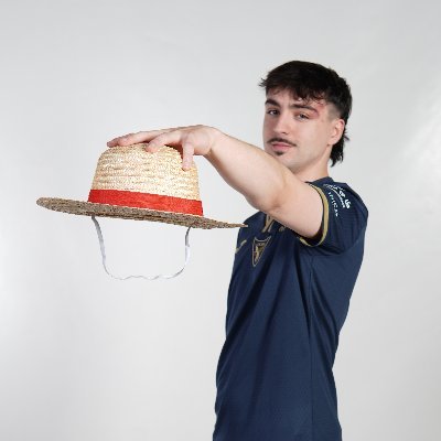 Mi madre me dio la vida y el Atleti las ganas de quitármela. 
Coach en @UCAM_esports Academy