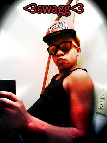 I love swaggin & bein wit my boys. And hanging out.wit girlfriend. IM ON FUCKIN DREAM