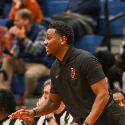 Please teach your players to jump stop in the paint and play off 2 feet! Associate Head Coach at Bishop Ireton HS🏀