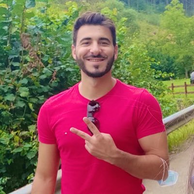 Ingeniero informático. Seguidor concienzudo del método estratégico-táctico del pico y la pala. Muy deportista y del Athletic.