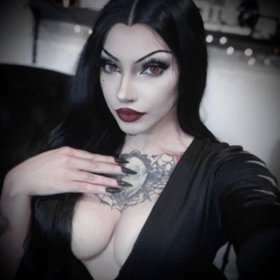 @dylkeaves 🖤 she/they • 31 • ND • Bi 🕸 18+ NSFW goth/spooky adult content every week! IG: jewelsharee Cash app: $JewelEaves Venmo: Jewel-Eaves