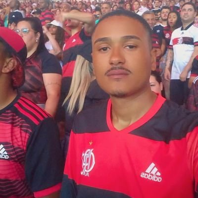 Preto encarnado, idolatrado De mil campeões, o vencedor @Flamengo