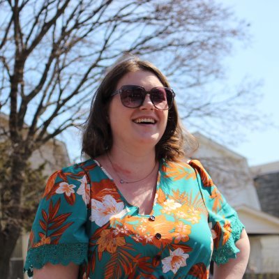 Sci-fi romance writer | Gardener | Chicagoan | Amateur mixologist | Mom
MOONRISING coming July 2025 from @diversionbooks
Rep: @jennaschmenna
