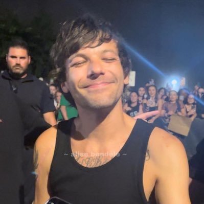 fan account- eu e o louis tomando café e fofocando