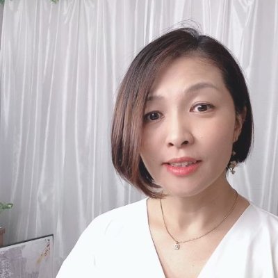 kokoro_mktg_lab's profile picture. ポンコツ50代でもダンナの収入を超えられる方法を発信／WEB業界歴12年／マーケオタク歴30年／手描きPOP→紙媒体→企業WEB担で年50万のWEB売上を3億に→営業部への移動を拒否って工場派遣に転職→挫折して起業→コンサル&講師150社以上／デザインはスーパー（マーケット）クオリティ／夢はバックパッカー