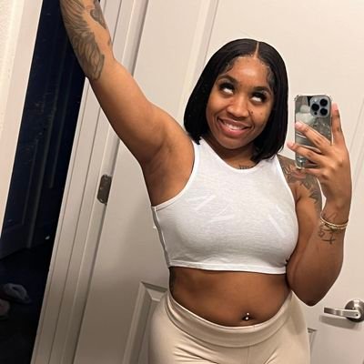 queenthroa52985's profile picture. 